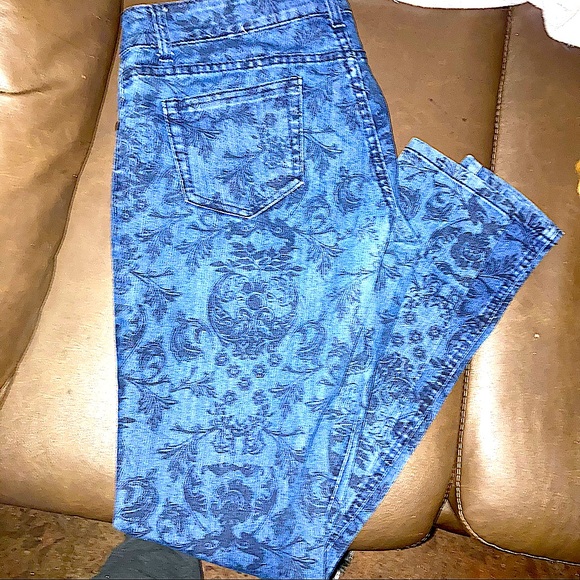 Women's Size 8 Decoded jeans with flower pattern like new - Picture 9 of 9